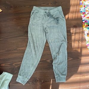 Aerie green velvet joggers
